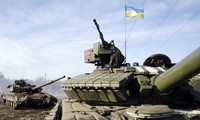 L'armée ukrainienne retire ses armes lourdes de l'Est 