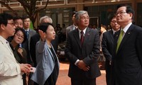 Le président de l’Assemblée nationale sud-coréenne rencontre des étudiants d’Ho Chi Minh-ville