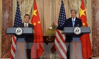 Le ministre chinois des AE discute au téléphone avec John Kerry