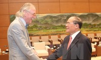 Nguyên Sinh Hùng reçoit l’ancien secrétaire général de l’UIP 
