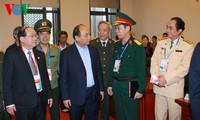 UIP-132 : Nguyen Xuan Phuc inspecte les services de sécurité et de santé