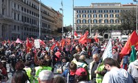 Manifestation à Rome contre la politique de Matteo Renzi
