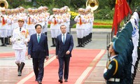Le Premier ministre russe en visite officielle au Vietnam