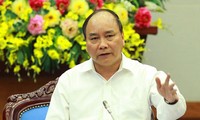 Nguyen Xuan Phuc préside une réunion sur la contrebande et la contrefaçon