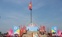 Cérémonie de hissage du drapeau national à Quang Tri
