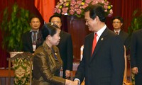 30 avril : Nguyen Tan Dung reçoit les délégations étrangères