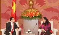Le Secrétaire général du FMLN du Salvador reçu par des dirigeants vietnamiens