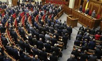 Le Parlement ukrainien adopte la promulgation de la loi martiale dans le pays
