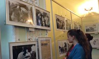 Exposition de photos sur le président Ho Chi Minh en Algérie et en Ukraine