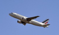 Alertes à la bombe: Un avion d'Air France escorté par deux chasseurs américains
