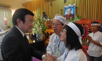 Le président de la République rend hommage au professeur Tran Van Khe