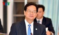 Le Premier ministre Nguyen Tan Dung dialogue avec les entrepreneurs japonais