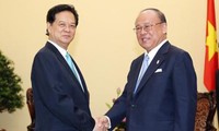 Conseiller spécial de l’Union des parlementaires d’amitié Japon-Vietnam reçu par Nguyen Tan Dung 