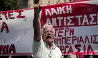 La CE veut une restructuration plus profonde de la dette grecque 