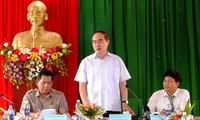 Nguyen Thien Nhan visite deux coopératives de café à Dac Lac