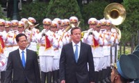 Le Premier ministre du Royaume-Uni en visite au Vietnam