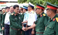 Une dédélégation du ministère de la Défense et d’autres services à Con Dao