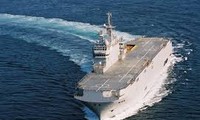Navires Mistral : «D'autres pays sont intéressés», assure Le Drian