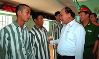 Nguyen Xuan Phuc vient contrôler le travail d’amnistie à Ba Ria-Vung Tau