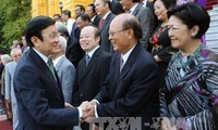 Truong Tan Sang rencontre des responsables de la diplomatie vietnamienne