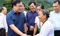 Hoang Trung Hai contrôle le chantier de la centrale hydroélectrique de Lai Chau