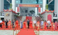 Nguyen Thi Doan assiste à la cérémonie d’inauguration du lycée d’élite de Bien Hoa