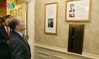 Nguyen Sinh Hung visite un endroit où le président Ho Chi Minh a vécu aux Etats-Unis