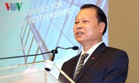 Le vice-Premier ministre Vu Van Ninh au forum éducatif Vietnam-Royaume Uni