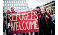Migrants, réfugiés: des manifestations contrastées en Europe