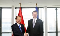 Vu Van Ninh rencontre le vice-président de la Commission européenne