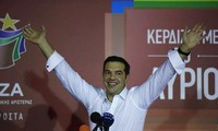 Grèce : les défis qui attendent Alexis Tsipras après sa victoire aux législatives