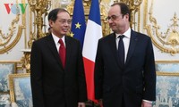 Nguyên Ngoc Son présente ses lettres de créances à François Hollande