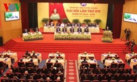 Les dirigeants du Parti aux congrès de Tuyen Quang et de Thua Thien-Hue