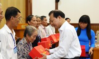 Vu Van Ninh reçoit des personnes méritantes de Kien Giang