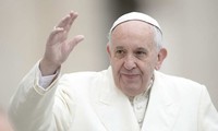 Le pape François entame sa tournée en Afrique
