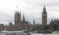 Royaume-Uni: le Parlement devrait voter mercredi pour des frappes en Syrie