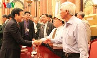 Truong Tan Sang rencontre des anciens prisonniers de guerre