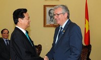 Nguyen Tan Dung rencontre le secrétaire national du PCF