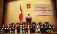 Nguyen Sinh Hung félicite les délégués au Congrès des jeunes talents 2015