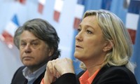 Enquête pour « diffusion d’images violentes » après des tweets de Marine Le Pen