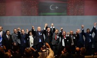 Libye : un accord contesté, signé sous l'égide de l'ONU