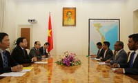 Hoàng Trung Hai reçoit une délégation du Timor oriental