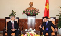 L’ambassadeur thaïlandais reçu par Truong Tan Sang et Pham Binh Minh