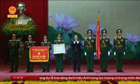 Truong Tan Sang à la remise du titre de Héros du Travail à la Banque militaire