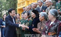 Le président Truong Tân Sang reçoit des personnes méritantes de Hà Nam