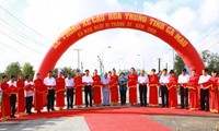 Le PM à l’inauguration du pont reliant la ville de Cà Mau au cap du même nom