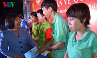 Ho Chi Minh-ville offre des cadeaux aux ouvriers démunis