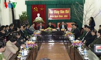 Truong Tan Sang rend hommage à des anciens secrétaires généraux du PCV 
