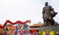 227e anniversaire de la victoire de Ngoc Hoi-Dong Da 