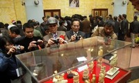 Exposition et vente aux enchères d’un millier d’antiquités à Nam Dinh